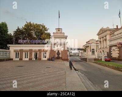 Bâtiment d'entrée historique du port d'Odessa, à la mer Noire en Ukraine Banque D'Images