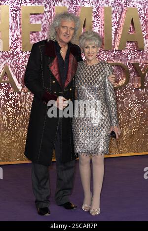 Brian May et Anita Dobson assistent à la première mondiale de « Bohemian Rhapsody » à la SSE Arena, Wembley à Londres, en Angleterre. 23 octobre 2018 Banque D'Images