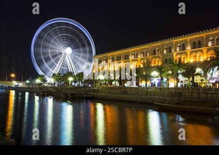 SHARJAH, Émirats arabes Unis - 29 OCTOBRE 2013 : Eye of the Emirates - Grande roue à Al Qasba - Shajah, Émirats arabes Unis Banque D'Images