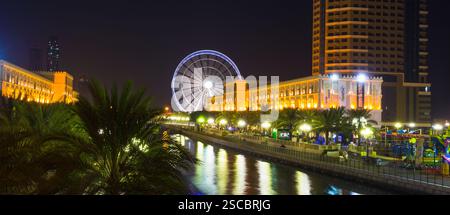 SHARJAH, Émirats arabes Unis - 29 OCTOBRE 2013 : Eye of the Emirates - Grande roue à Al Qasba - Shajah, Émirats arabes Unis Banque D'Images