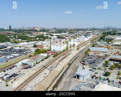 Vue aérienne de l'industrie sur la rivière des Peres Banque D'Images