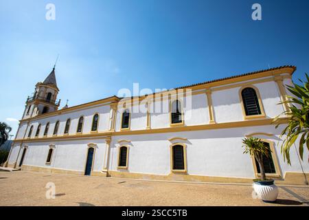 Église paroissiale de Santana de Parnaíba (portugais : Igreja Matriz Santa Ana) construite en 1882. C'est le principal patrimoine historique de la ville coloniale de Santa Banque D'Images