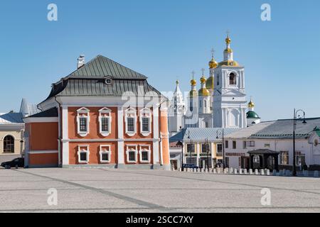 ARZAMAS, RUSSIE - 05 SEPTEMBRE 2024 : L'ancien bâtiment du magistrat dans le paysage urbain par une journée ensoleillée de septembre Banque D'Images