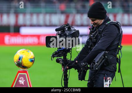 Milan, Italien. 05th Feb, 2025. Cameramen de télévision vu lors du match de football Coppa Italia 2024/25 entre l'AC Milan et L'AS Roma au stade San Siro crédit : dpa/Alamy Live News Banque D'Images