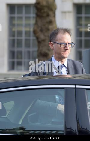 Graeme Biggar CBE - Directeur général de l'Agence nationale de lutte contre le crime (ANC) depuis 2021 - devant le Bureau du Cabinet à Whitehall, février 2025. Banque D'Images