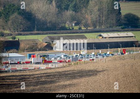 Wendover Dean, Royaume-Uni. 6 février 2025. Partie du complexe HS2 pour le viaduc HS2 Wendover Dean, premier pont ferroviaire majeur du Royaume-Uni à être construit avec une structure «double composite». La construction comprend neuf pairs. Le projet ferroviaire High Speed 2 à Wendover Dean a signifié qu'une partie de l'ancienne forêt de Jones Hill Wood a été détruite avec l'ancienne ferme et les bâtiments de Durham Farm. Crédit : Maureen McLean/Alamy Banque D'Images