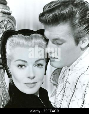 DIANE 1956 MGM film avec Lana Turner dans le rôle de Diane de Poitiers et Roger Moore dans le rôle du prince Henry, plus tard le roi Henry Ier Banque D'Images