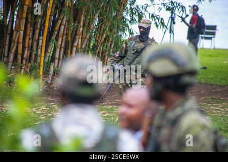Le M23, le groupe rebelle opérant dans la région orientale de la République démocratique du Congo (RDC), tient une conférence de presse dans la ville de Goma. Banque D'Images
