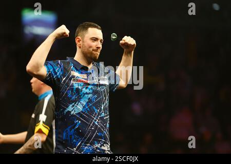 6 février 2025, la SSE Arena, Belfast, Irlande du Nord ; 2025 PDC premier League Darts Belfast Night 1 ; Luke Humphries célèbre avoir remporté la finale contre Chris Dobey Banque D'Images