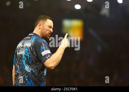 6 février 2025, la SSE Arena, Belfast, Irlande du Nord ; 2025 PDC premier League Darts Belfast Night 1 ; Luke Humphries célèbre avoir remporté la finale contre Chris Dobey Banque D'Images