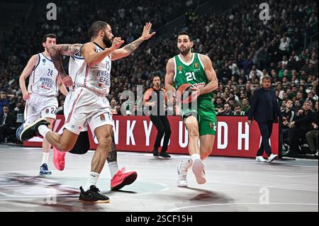Athènes, Athènes, Grèce. 6 février 2025. 21 IOANNIS PAPAPETROU DE Panathinaikos AKTOR Athens ompeting avec 13 DARIUS THOMPSON de Anadolu Efes lors de l'Euroleague, Round 26 match entre Panathinaikos AKTOR Athens et Anadolu Efes à OAKA Altion Arena le 6 février 2025, à Athènes, Grèce. (Crédit image : © Stefanos Kyriazis/ZUMA Press Wire) USAGE ÉDITORIAL SEULEMENT! Non destiné à UN USAGE commercial ! Banque D'Images