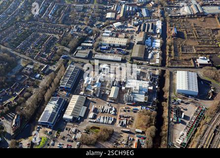 Vue aérienne du nord-est de l'industrie à Stalybridge autour de Bayley Street, Bridge Street et Dale Street Banque D'Images