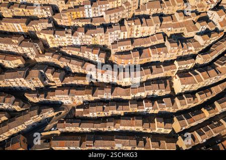 Vue aérienne des maisons labyrinthiques de la vieille ville de Gangi, district de Palerme, Sicile, Italie. Banque D'Images