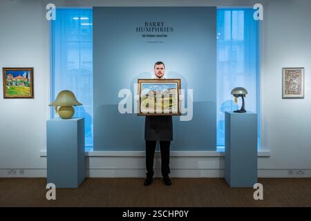 Londres, Royaume-Uni. 7 février 2025. Barry Humphries, Wilpena, estimation : £3 000 - 5 000 - Un aperçu de Barry Humphries : The Personal Collection at Christies, Londres - L'artiste australien de renommée mondiale, mieux connu pour ses personnages Dame Edna Everage et Sir les Patterson, a commencé à collectionner dans son adolescence, et plus d'un demi-siècle a construit une collection comprenant environ 250 lots, les estimations vont de £200 à £300,000. L'exposition complète de pré-vente sera visible du 7 au 12 février. La vente aux enchères en direct aura lieu le 13 février 2025. Crédit : Guy Bell/Alamy Live News Banque D'Images