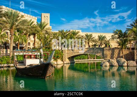 DUBAÏ, Émirats arabes Unis - 15 NOVEMBRE : vue sur le souk Madinat Jumeirah. 15 novembre 2012 à Dubaï Banque D'Images