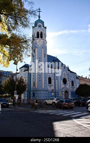 Bratislava, Slovaquie - 25 octobre 2021 : L'église d'Elizabeth, connue sous le nom d'église bleue à Bratislava, Slovaquie. Banque D'Images