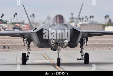 Yuma, États-Unis - 11 mars 2023 : un chasseur d'attaque interarmées F-35A (Lightning II) de l'armée de l'air. Ce F-35 est affecté à Hill AFB. Banque D'Images