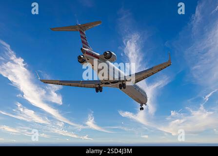 American Eagle Airlines Mitsubishi CRJ-701ER débarque à l'aéroport international de Tucson en Arizona Banque D'Images