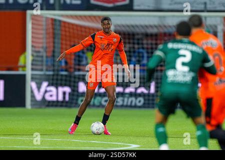 Volendam, pays-Bas. 07 février 2025. VOLENDAM, PAYS-BAS - 7 FÉVRIER : Silvinho Esajas en action lors du match néerlandais Keuken Kampioen Divisie entre le FC Volendam et ADO Den Haag au stade Kras le 7 février 2025 à Volendam, pays-Bas. (Photo de Jan Mulder/Orange Pictures) crédit : Orange pics BV/Alamy Live News Banque D'Images