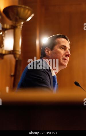 Le sénateur Bernie Moreno (R-Ohio) du Comité sénatorial des banques, du logement et des affaires urbaines examine la nomination d'Eric Scott Turner au poste de secrétaire du HUD Banque D'Images