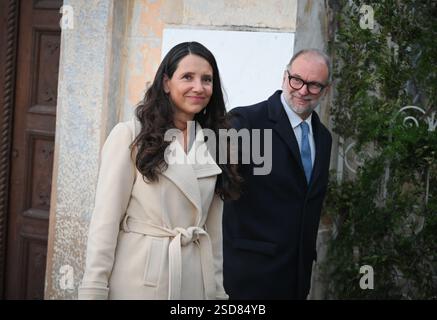 Athènes, Grèce, 7 février 2025. La princesse Alexandra de Grèce et son mari Nicolas Mirzayantz assistent à l'église byzantine historique de Saint Nicolas Ragavas pour le mariage du prince Nikolaos de Grèce avec Chrysi Vardinogianni. Crédit : Dimitris Aspiotis/Alamy Live News Banque D'Images