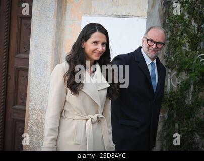 Athènes, Grèce, 7 février 2025. La princesse Alexandra de Grèce et son mari Nicolas Mirzayantz assistent à l'église byzantine historique de Saint Nicolas Ragavas pour le mariage du prince Nikolaos de Grèce avec Chrysi Vardinogianni. Crédit : Dimitris Aspiotis/Alamy Live News Banque D'Images
