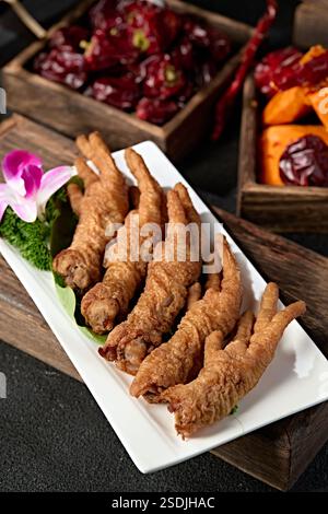 Ingrédients du hot pot : pattes de poulet à peau de tigre Banque D'Images