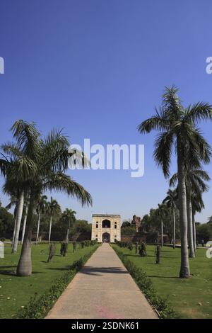 La porte de Bu Halima menait au tombeau-jardin de Bu Halima dans le complexe de tombes de Humayun, Delhi, Inde site du patrimoine mondial de l'UNESCO Banque D'Images