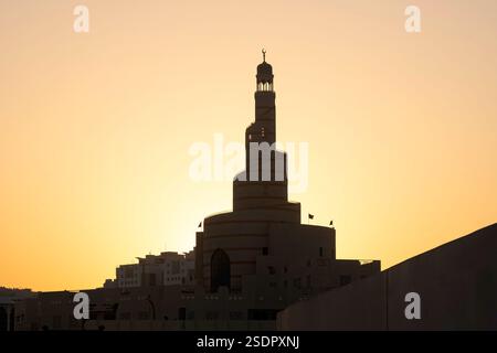 La mosquée Al Fanar est l'un des monuments les plus célèbres de Doha, caractérisé par sa forme en spirale, et est situé près du Souq Waqif, Doha Qat Banque D'Images