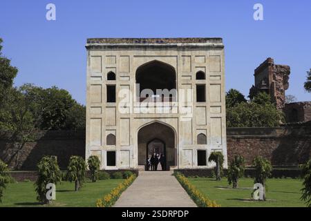 La porte de Bu Halima menait au tombeau-jardin de Bu Halima dans le complexe de tombes de Humayun, Delhi, Inde site du patrimoine mondial de l'UNESCO Banque D'Images