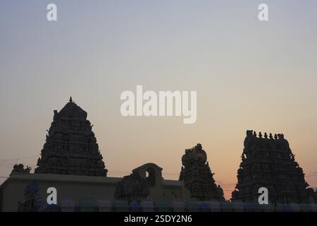 Coucher de soleil au temple kanchi kamakoti peetam sri kamakshi ambal, district Kanchipuram, État Tamil Nadu, Inde, Asie Banque D'Images