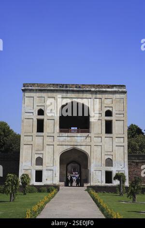 La porte de Bu Halima menait au tombeau-jardin de Bu Halima dans le complexe de tombes de Humayun, Delhi, Inde site du patrimoine mondial de l'UNESCO Banque D'Images