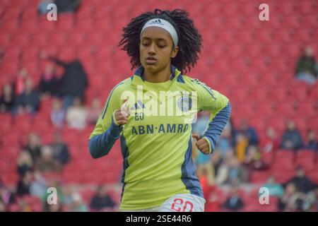 Amsterdam, pays-Bas. 08th Feb, 2025. Johan Cruijff Arena, 8 février 2025 Lily Yohannes (20 Ajax) avant le match Azerion Vrouwen Eredivisie entre Ajax et Feyenoord à l'Amsterdam Johan Cruijff Arena, pays-Bas. (Arne van der Ben/SPP) crédit : SPP Sport Press photo. /Alamy Live News Banque D'Images