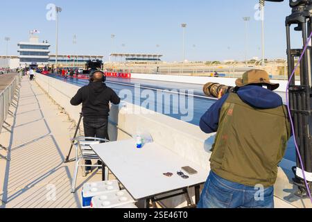 La presse rapporte quelques courses de dragsters sur le circuit international de Bahreïn à Sakhir, Bahreïn Banque D'Images