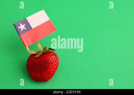 Fraise rouge et mûre avec drapeau chilien Banque D'Images