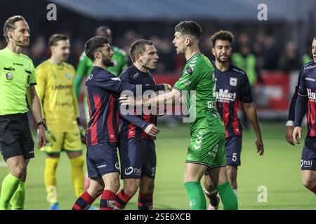Liège, Belgique. 08th Feb, 2025. Les joueurs réagissent après un match de foot entre le RFC Liège et le Royal Francs Borains, samedi 08 février 2025 à Liège, au jour 21 de la deuxième division 2024-2025 'Challenger Pro League' 1B du championnat belge. BELGA PHOTO BRUNO FAHY crédit : Belga News Agency/Alamy Live News Banque D'Images