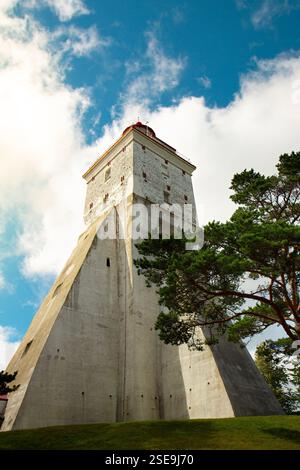09.07.2024 ancien phare historique de Kopu, île estonienne de Hiiumaa, l'un des plus anciens phares du monde, en usage continu depuis son achèvement Banque D'Images