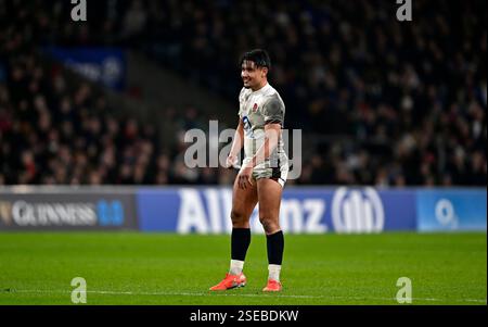 Twickenham, Royaume-Uni. 08th Feb, 2025. Guinness homme 6 Nations. Angleterre V France. Allianz Stadium. Twickenham. Marcus Smith (Angleterre) lors du match de rugby Angleterre V France Guinness Mens 6 Nations. Crédit : Sport in Pictures/Alamy Live News Banque D'Images