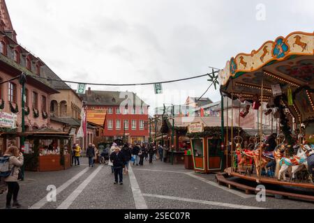 MAYENCE, ALLEMAGNE - 3 DÉCEMBRE 2024 : marché de Noël à Mayence, Allemagne Banque D'Images