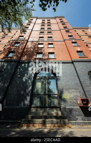A Bond, l'un des trois grands entrepôts sous douane emblématiques du Floating Harbour de Bristol. Banque D'Images