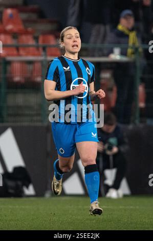 Liège, Belgique. 08th Feb, 2025. Liège, Belgique, 08 février 2025 : Lara Pedersen (6 Club YLA) lors du match de Super League de Lotto entre Standard Femina de Liege et ClubYLA au stade de Maurice Dufrasne à Liège, Belgique (Martin Pitsch/SPP) crédit : SPP Sport Press photo. /Alamy Live News Banque D'Images