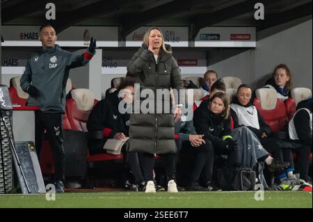 Liège, Belgique. 08th Feb, 2025. Liège, Belgique, 08 février 2025 : entraîneur-chef Inka Grings (Club YLA) lors du match de Super League de Lotto entre Standard Femina de Liège et ClubYLA au stade de Maurice Dufrasne à Liège, Belgique (Martin Pitsch/SPP) crédit : SPP Sport Press photo. /Alamy Live News Banque D'Images