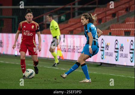 Liège, Belgique. 08th Feb, 2025. Liège, Belgique, 8 février 2025 : Sejde Abrahamsson (2 Club YLA) passe le ballon lors du match de Super League du Lotto entre Standard Femina de Liège et ClubYLA au stade de Maurice Dufrasne à Liège, Belgique (Martin Pitsch/SPP) crédit : SPP Sport Press photo. /Alamy Live News Banque D'Images