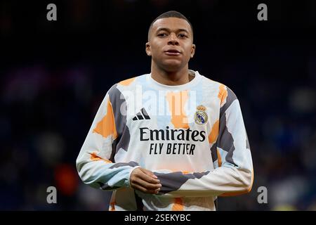 Madrid, Madrid, Espagne. 9 février 2025. Kylian Mbappe du Real Madrid CF lors du match de football de la Liga opposant le Real Madrid CF à l'Atlético de Madrid au stade Santiago Bernabeu de Madrid, Espagne, le 8 février 2025 (crédit image : © Ruben Albarran/ZUMA Press Wire) USAGE ÉDITORIAL SEULEMENT! Non destiné à UN USAGE commercial ! Crédit : ZUMA Press, Inc/Alamy Live News Banque D'Images