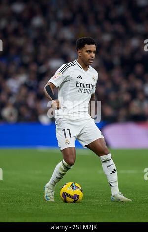 Madrid, Madrid, Espagne. 9 février 2025. Rodrygo se rend du Real Madrid CF lors du match de football de la Liga opposant le Real Madrid CF à l'Atletico de Madrid au stade Santiago Bernabeu de Madrid, Espagne, le 8 février 2025 (crédit image : © Ruben Albarran/ZUMA Press Wire) USAGE ÉDITORIAL SEULEMENT! Non destiné à UN USAGE commercial ! Crédit : ZUMA Press, Inc/Alamy Live News Banque D'Images