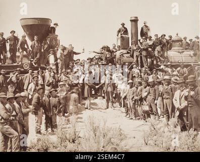L'est et l'Ouest se serrent la main à la pose du dernier rail, en construction sur le Pacific Union Railway. Photographie d'archives d'époque prise lors de la construction de l'Union Pacific Railroad, 1864-1869. « Golden Spike Ceremony, Promontory point, Utah 10 mai 1869 » par Andrew J. Russell. Banque D'Images