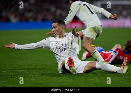 Madrid, Madrid, Espagne. 9 février 2025. Lucas Vazquez du Real Madrid CF lors du match de football de la Liga opposant le Real Madrid CF à l'Atletico de Madrid au stade Santiago Bernabeu de Madrid, Espagne, le 8 février 2025 (crédit image : © Ruben Albarran/ZUMA Press Wire) USAGE ÉDITORIAL SEULEMENT! Non destiné à UN USAGE commercial ! Crédit : ZUMA Press, Inc/Alamy Live News Banque D'Images