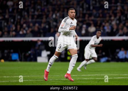 Madrid, Madrid, Espagne. 9 février 2025. Kylian Mbappe du Real Madrid CF lors du match de football de la Liga opposant le Real Madrid CF à l'Atlético de Madrid au stade Santiago Bernabeu de Madrid, Espagne, le 8 février 2025 (crédit image : © Ruben Albarran/ZUMA Press Wire) USAGE ÉDITORIAL SEULEMENT! Non destiné à UN USAGE commercial ! Crédit : ZUMA Press, Inc/Alamy Live News Banque D'Images