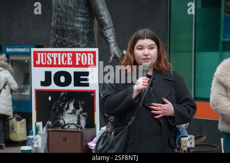 Limerick, Irlande. 08th Feb, 2025. Une grande manifestation a eu lieu à Limerick aujourd'hui pour appeler le DPP à faire appel des termes de la peine imposée à l'assassin du journaliste étudiant Joe Drennan. Organisateur de manifestation et ami de Joe Molly Cara Cantwell. Crédit : Karlis Dzjamko crédit : Karlis Dzjamko/Alamy Live News Banque D'Images