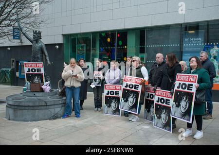 Limerick, Irlande. 08th Feb, 2025. Une grande manifestation a eu lieu à Limerick aujourd'hui pour appeler le DPP à faire appel des termes de la peine imposée à l'assassin du journaliste étudiant Joe Drennan. Crédit : Karlis Dzjamko crédit : Karlis Dzjamko/Alamy Live News Banque D'Images